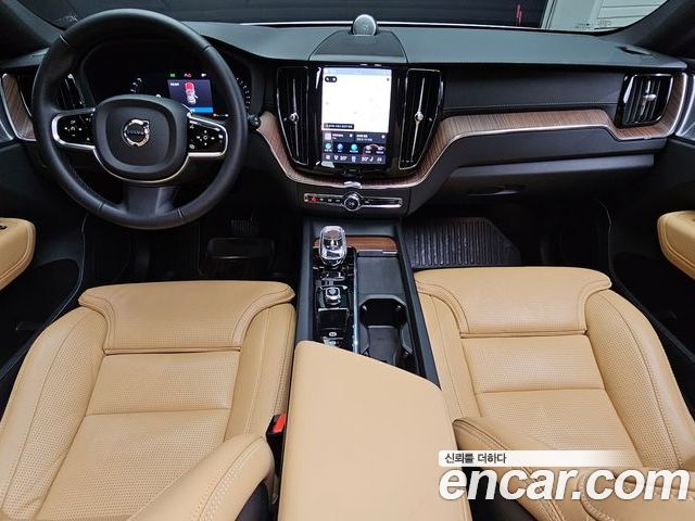 Volvo XC60 2023 — фото 10