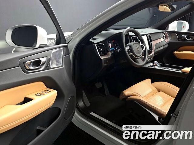 Volvo XC60 2025 — фото 10