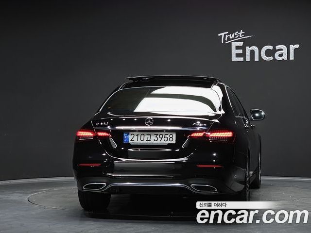 Mercedes-Benz E-Class 2022 — фото 4