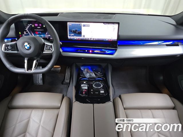 BMW 5 Series 2025 — фото 10