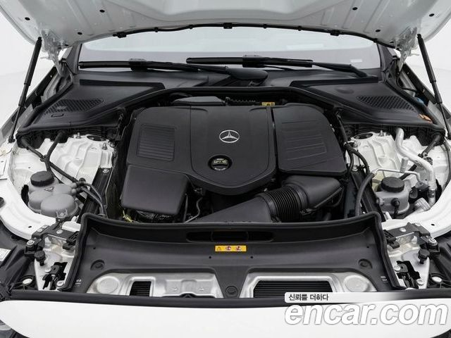 Mercedes-Benz E-Class 2025 — фото 6