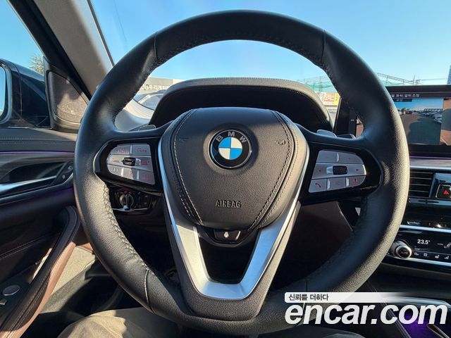 BMW 5 Series 2023 — фото 10