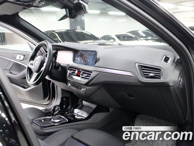 BMW 1 Series 2023 — фото 10