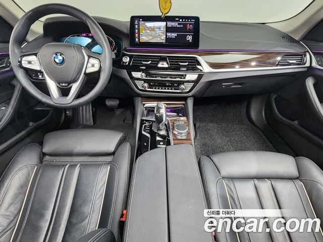BMW 5 Series 2023 — фото 10