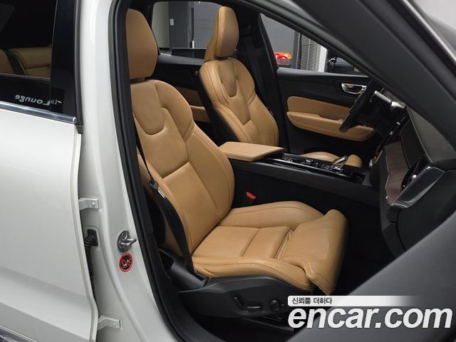 Volvo XC60 2022 — фото 10