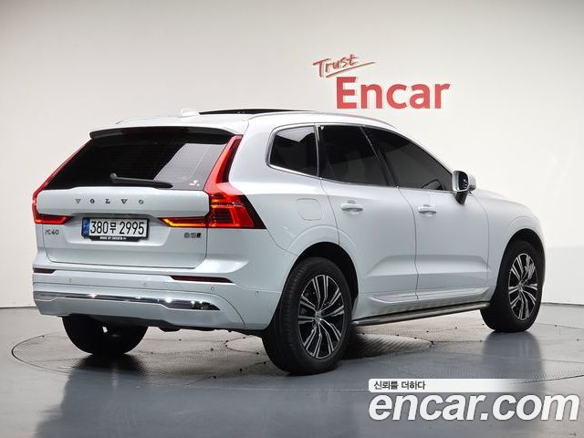 Volvo XC60 2022 — фото 2
