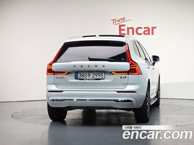 Volvo XC60 2022 — фото 4