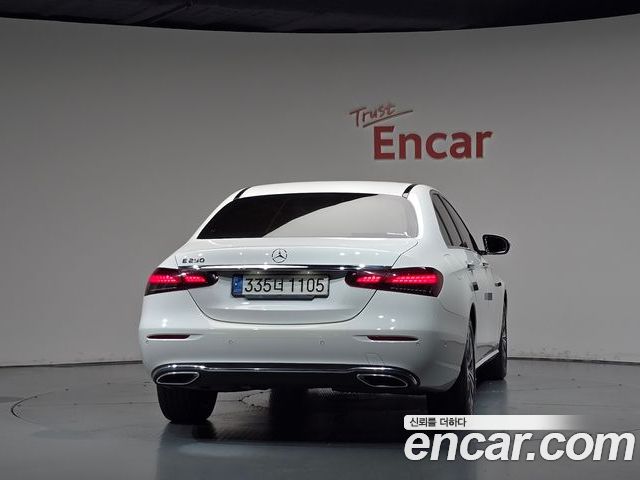 Mercedes-Benz E-Class 2022 — фото 4