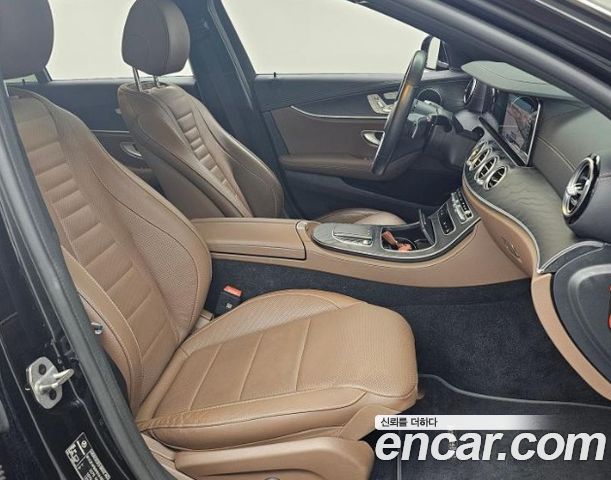 Mercedes-Benz E-Class 2023 — фото 10