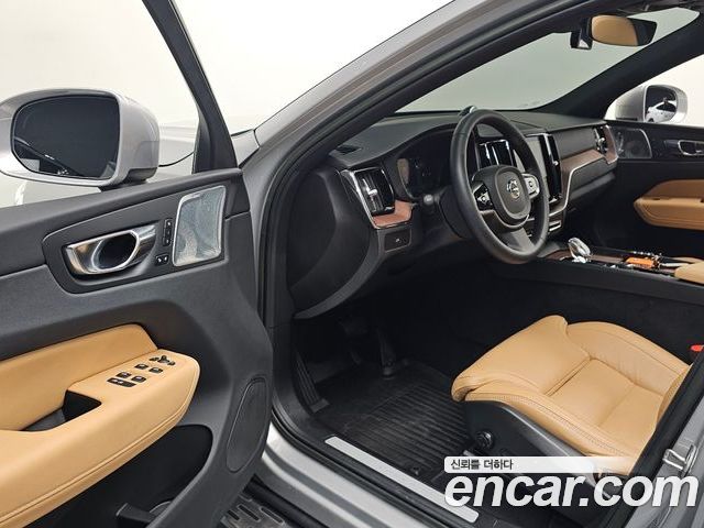 Volvo XC60 2023 — фото 10