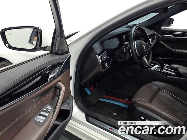 BMW 5 Series 2022 — фото 10