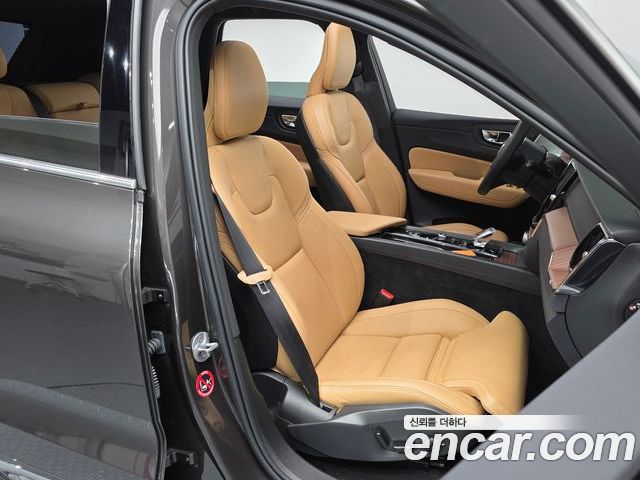 Volvo XC60 2024 — фото 10