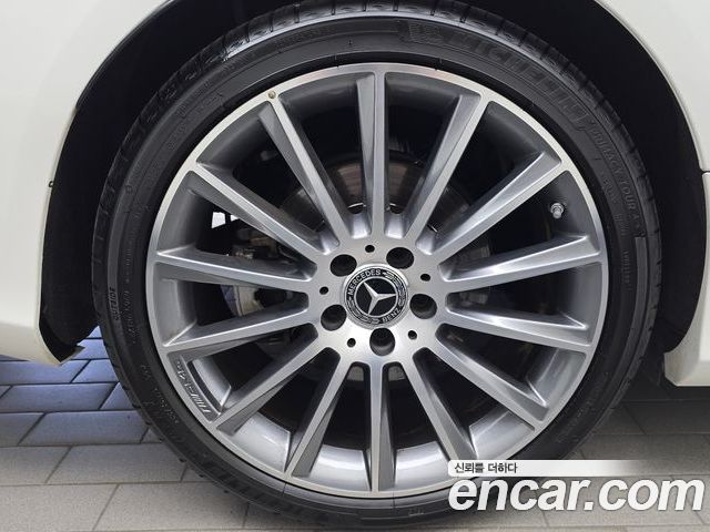 Mercedes-Benz C-Class 2023 — фото 5