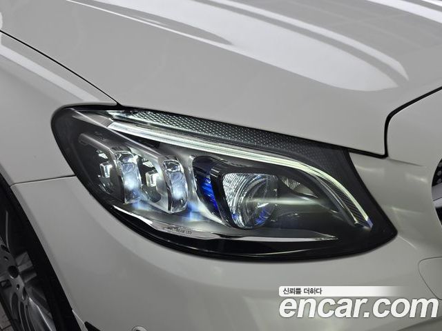 Mercedes-Benz C-Class 2023 — фото 8