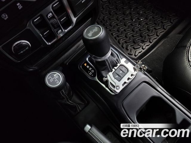 Jeep Wrangler 2023 — фото 9