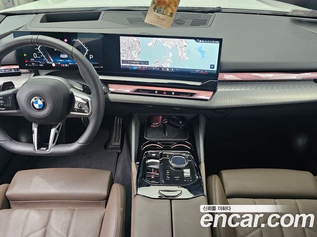 BMW 5 Series 2025 — фото 10