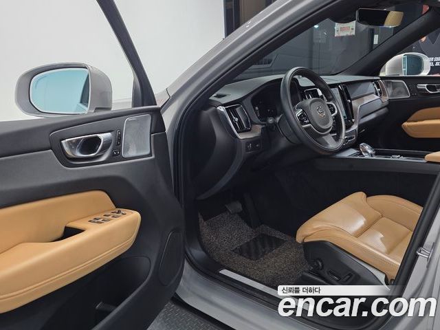 Volvo XC60 2022 — фото 10