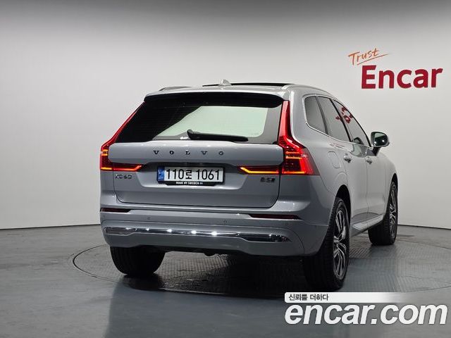 Volvo XC60 2022 — фото 4
