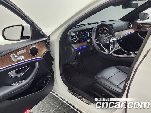 Mercedes-Benz E-Class 2023 — фото 10