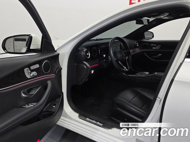 Mercedes-Benz E-Class 2023 — фото 10