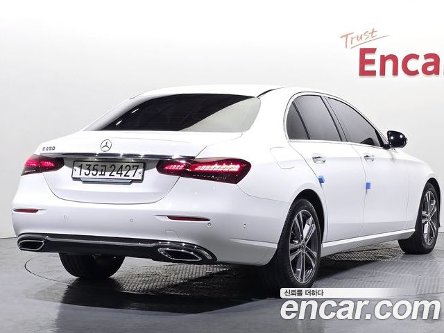 Mercedes-Benz E-Class 2023 — фото 2