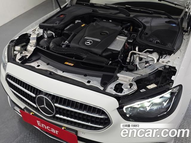 Mercedes-Benz E-Class 2023 — фото 6