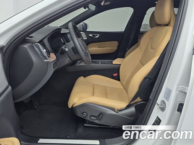 Volvo XC60 2024 — фото 10