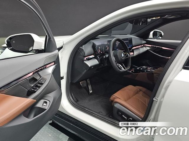 BMW 5 Series 2025 — фото 10