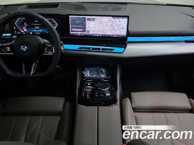 BMW 5 Series 2025 — фото 10