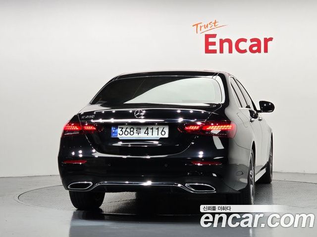 Mercedes-Benz E-Class 2023 — фото 4