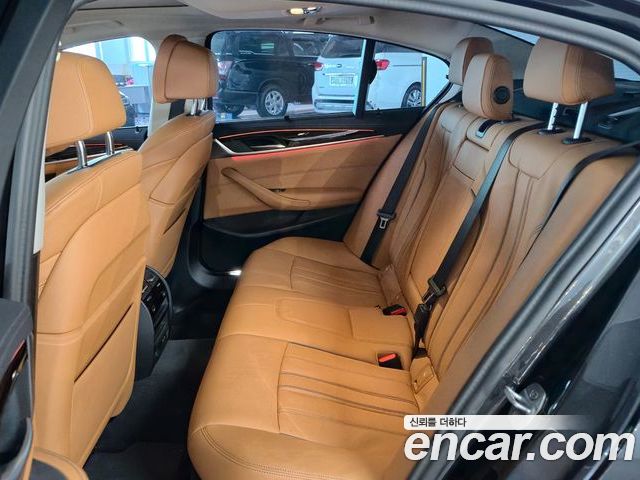 BMW 5 Series 2023 — фото 10