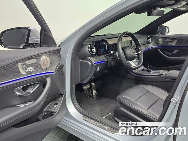 Mercedes-Benz E-Class 2022 — фото 10