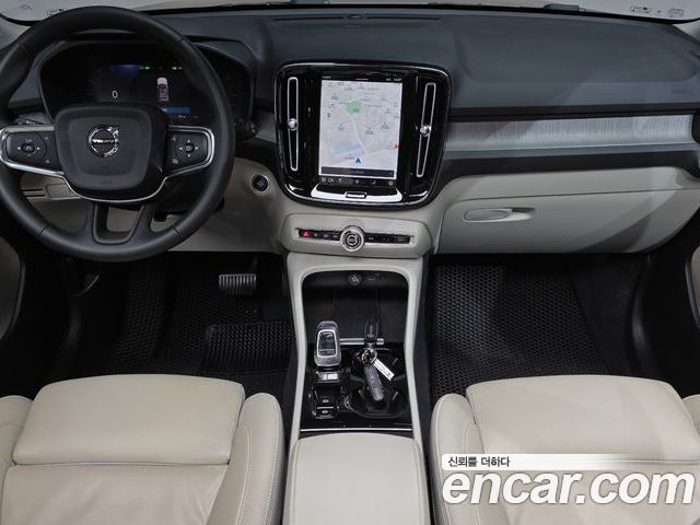Volvo XC40 2023 — фото 10