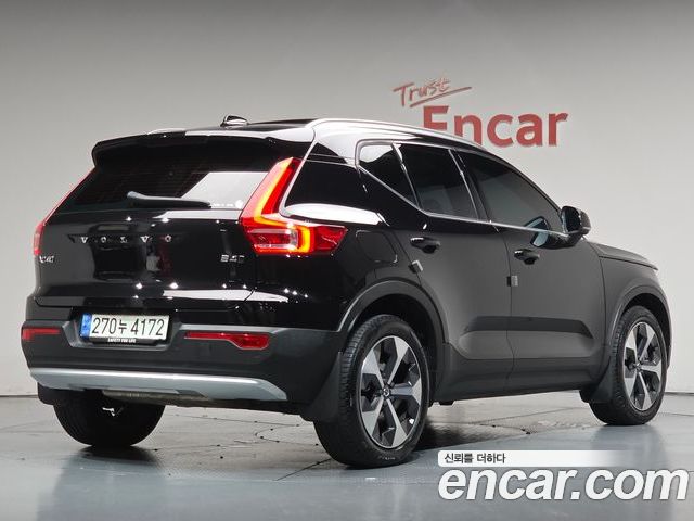Volvo XC40 2023 — фото 2