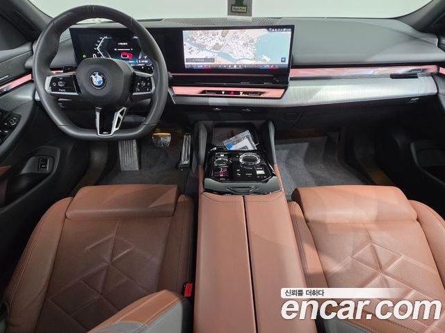 BMW 5 Series 2025 — фото 10
