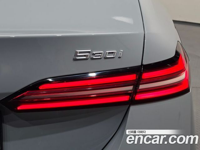 BMW 5 Series 2025 — фото 9