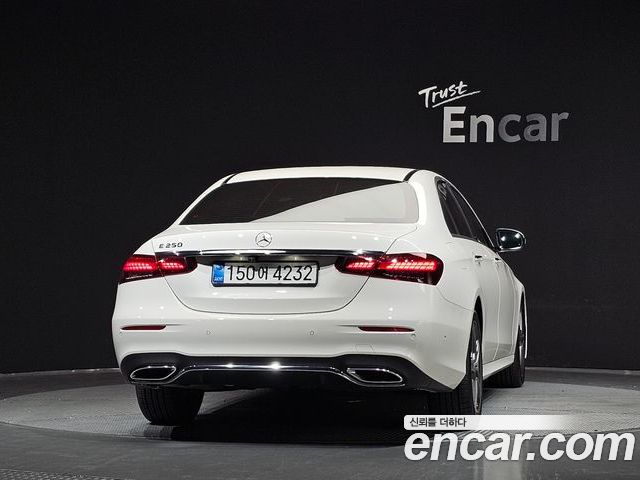 Mercedes-Benz E-Class 2023 — фото 4