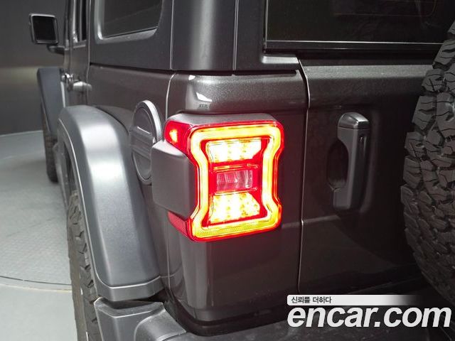 Jeep Wrangler 2025 — фото 9