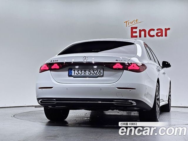 Mercedes-Benz E-Class 2025 — фото 4