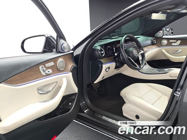 Mercedes-Benz E-Class 2022 — фото 10