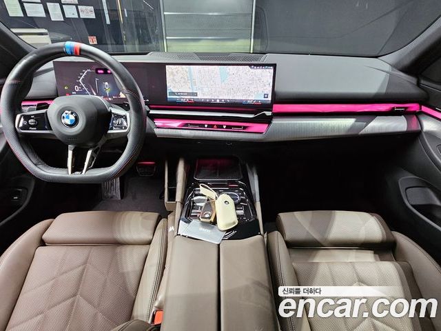 BMW 5 Series 2025 — фото 10