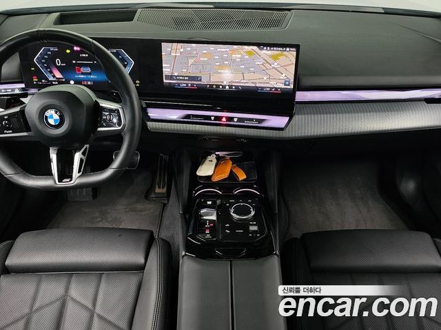 BMW 5 Series 2025 — фото 10