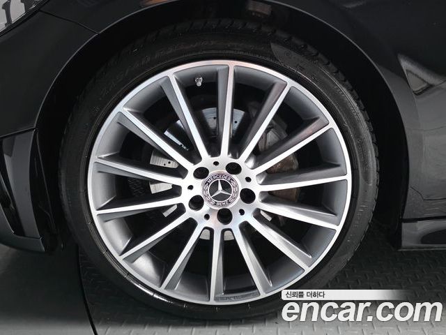 Mercedes-Benz C-Class 2023 — фото 5
