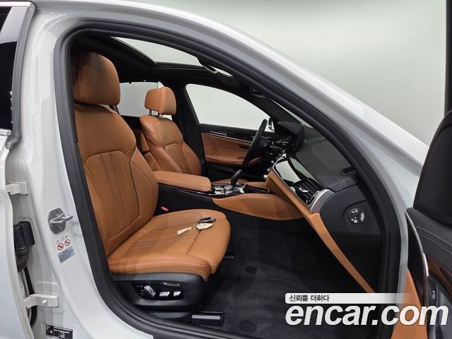 BMW 5 Series 2022 — фото 10