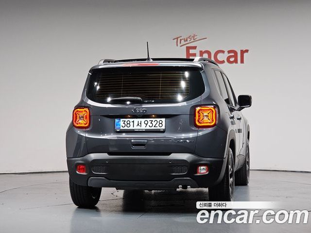 Jeep Renegade 2023 — фото 4