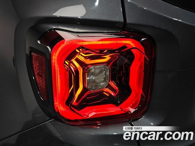 Jeep Renegade 2023 — фото 9