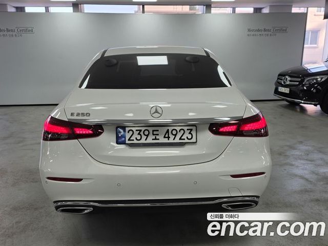 Mercedes-Benz E-Class 2023 — фото 4