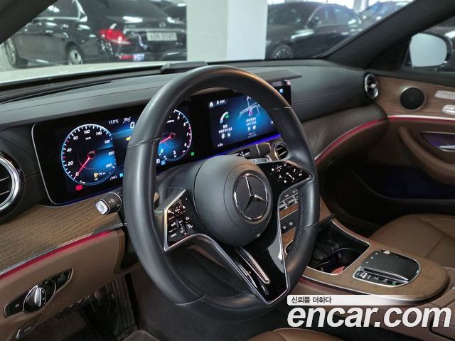 Mercedes-Benz E-Class 2023 — фото 9