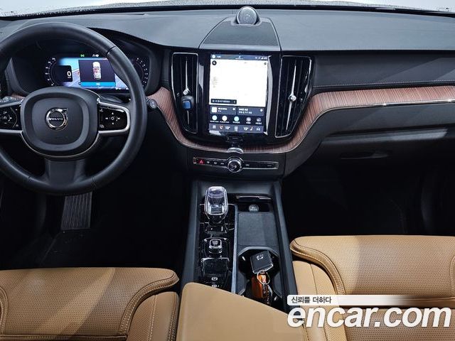 Volvo XC60 2023 — фото 10