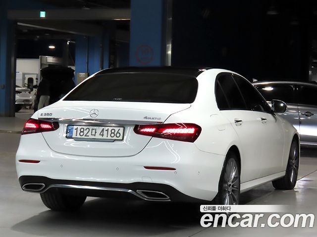 Mercedes-Benz E-Class 2022 — фото 4